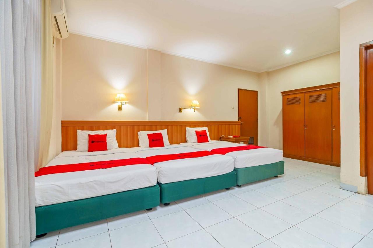 Reddoorz Plus Near Kemang Raya Jakarta Exterior photo