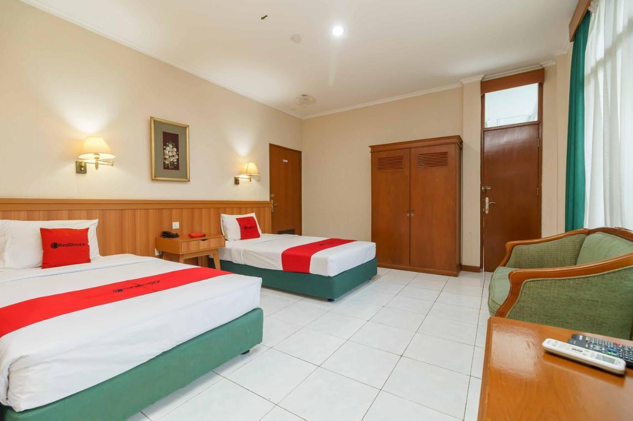 Reddoorz Plus Near Kemang Raya Jakarta Exterior photo