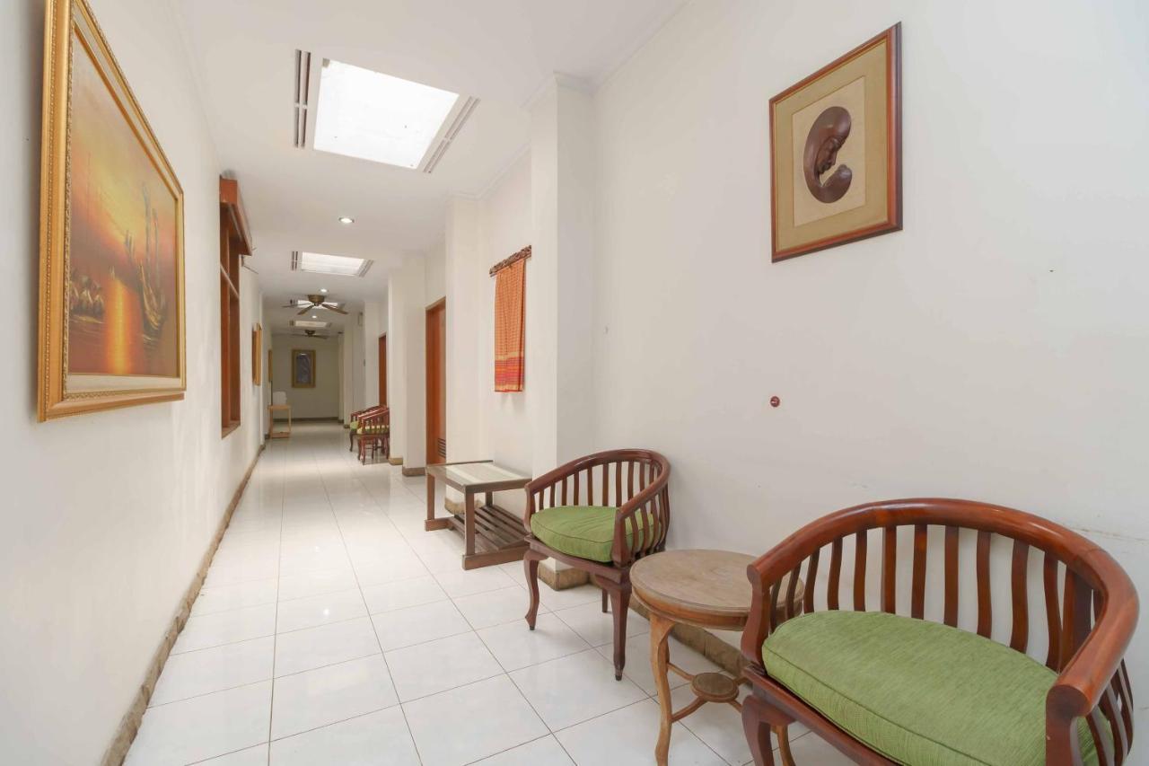 Reddoorz Plus Near Kemang Raya Jakarta Exterior photo