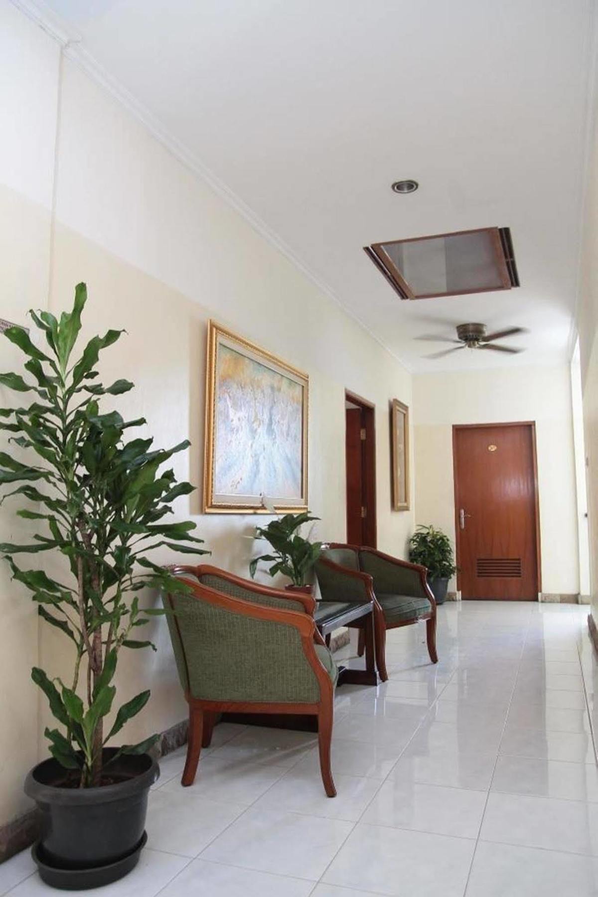 Reddoorz Plus Near Kemang Raya Jakarta Exterior photo